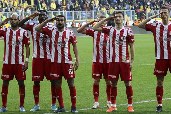 Sivasspor, 3 puana ikinci yarıda uzandı