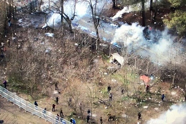 Yunanistan'dan tampon bölgedeki mültecilere sert müdahale