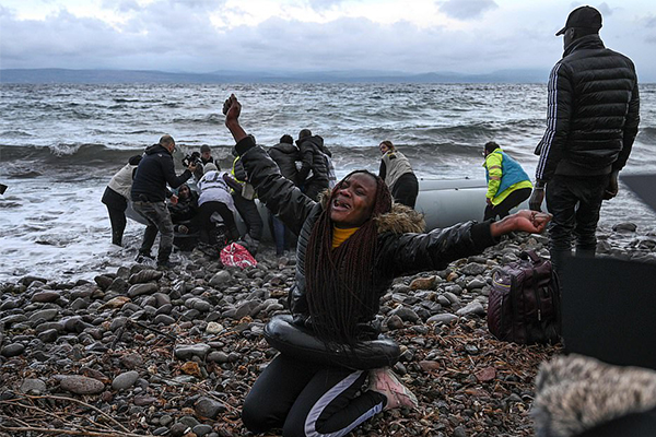Frankfurter Rundschau gazetesi: AB’nin sınırlarında insanlık batıyor