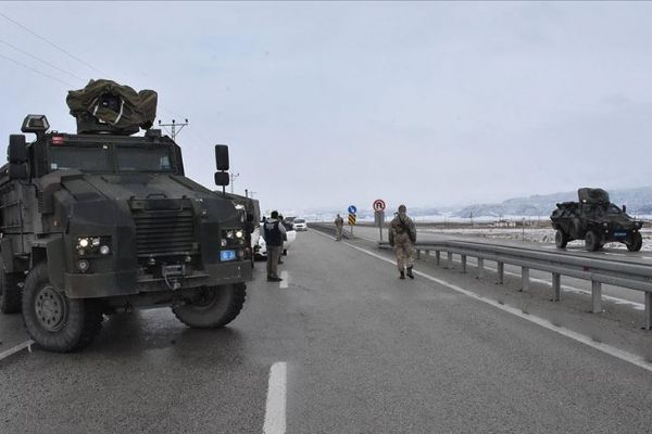 Ağrı'da Gürbulak Gümrük Müdürlüğü aracına roketli saldırı