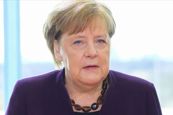 Merkel: Yüz binlerce Suriyeli için güvenli bölgeye ihtiyacımız var