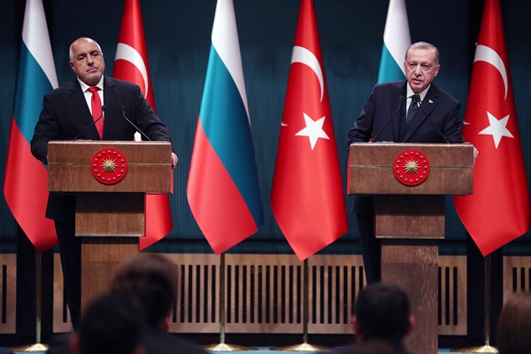 Erdoğan'dan AB'ye tepki: Kimi aldatıyorsunuz?