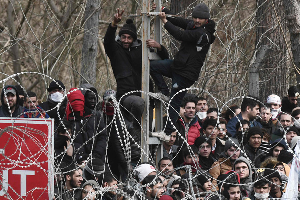 Türkiye'den ayrılan göçmen sayısı 130 bini aştı