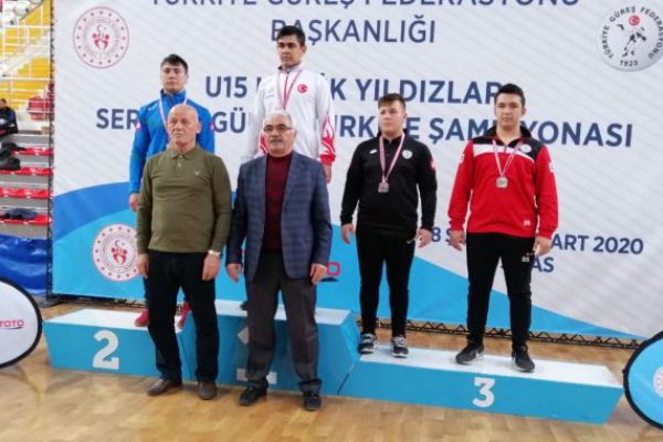 Gençlerden 2 gümüş madalya