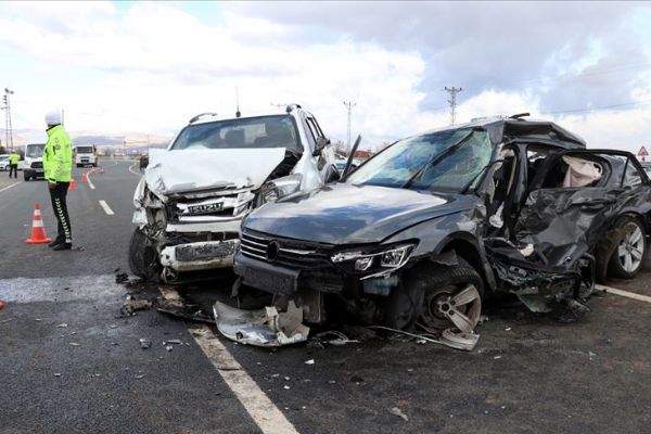 İçişleri Bakanı Soylu, ölümlü trafik kazalarının azaldığı bilgisini paylaştı