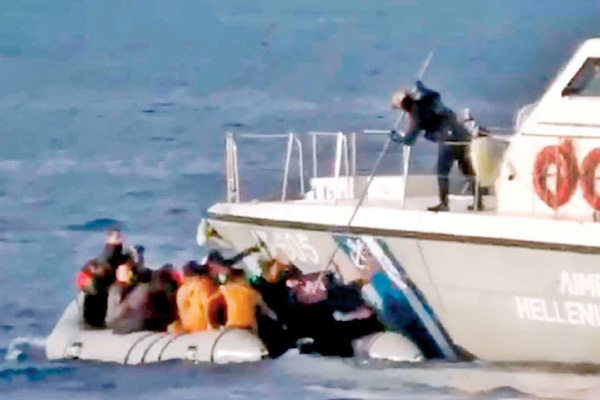 Yunanistan'da hükümete göçmenlerin botlarının batırılmasına ilişkin tepki