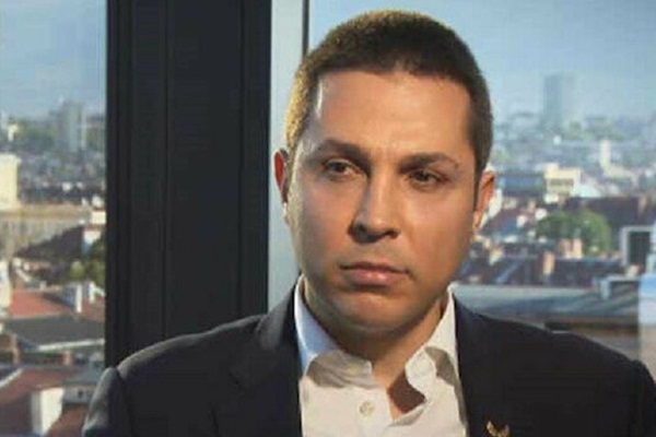 'Darbe çağrısı' şeklinde yorumlandı! Kuzeni Rifat, Esed'e isyan bayrağı açtı