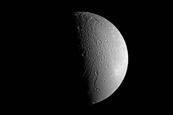 Çin Ay'ın karanlık tarafında 400 metre yol katetti