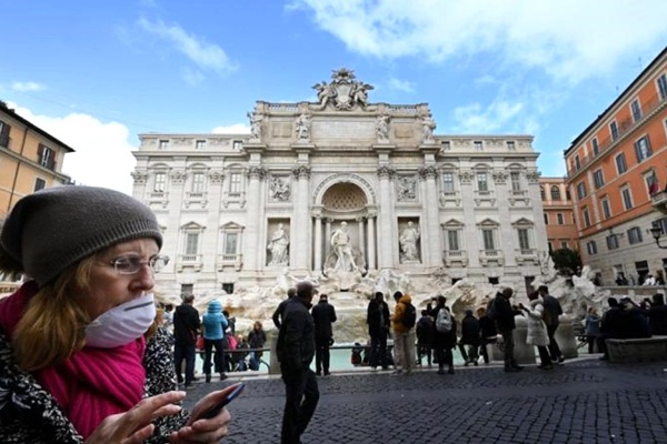 İtalya'da tüm okullar kapatıldı