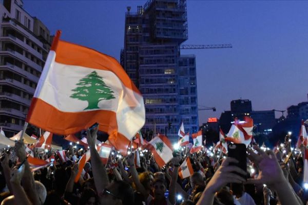 Lübnan'da 20 bankanın varlıklarının dondurulması kararı durduruldu