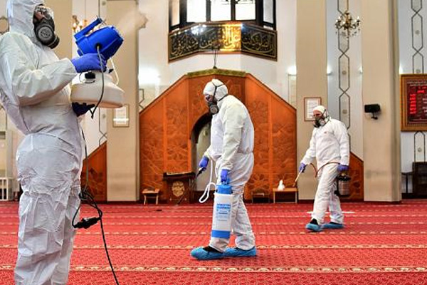 BAE'den imamlara uyarı: Cuma namazını 10 dakikada bitirin