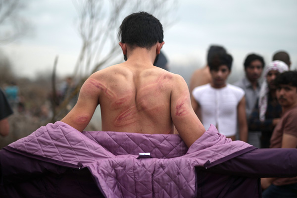 Yunan askerleri, yakaladıkları göçmenleri soyup, dövüp Meriç'e bırakıyor