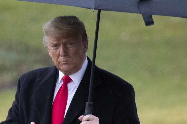 Trump: Koronavirüs yaşlı insanları öldürüyor