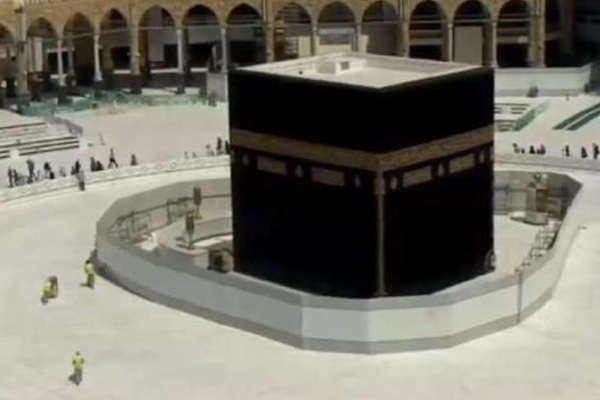 S. Arabistan'dan koronavirüs tedbirleri: Kabe'nin etrafına duvar örüldü