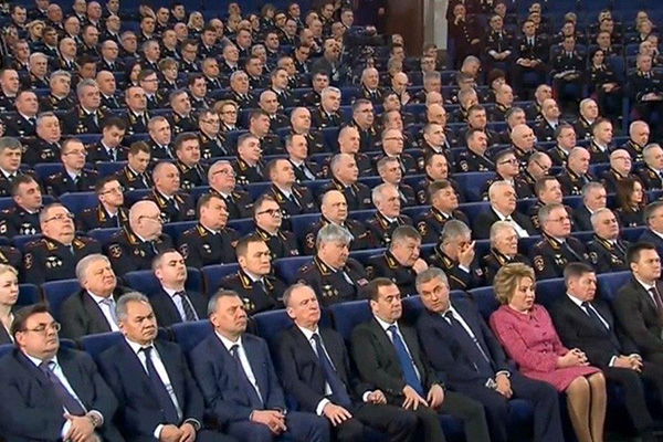 Ruslar, kadın devlet başkanına karşı!