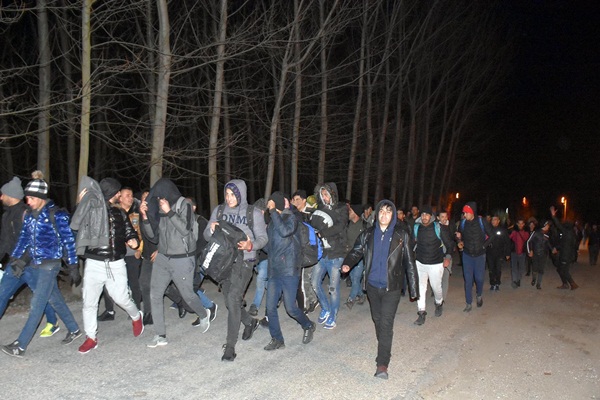 Almanya ateşle oynuyor