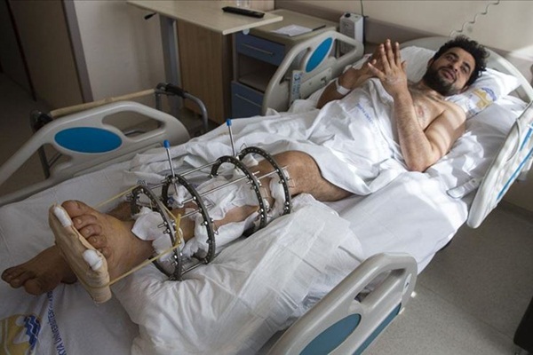 Yunanistan, sığınmacıları yaralayıp geri dönmeye zorluyor