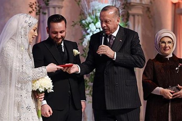 Cumhurbaşkanı Erdoğan, yeğeninin nikah şahitliğini yaptı