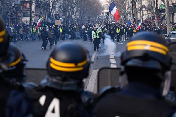 Fransa'da sarı yeleklilerin gösterileri 69'uncu haftasında