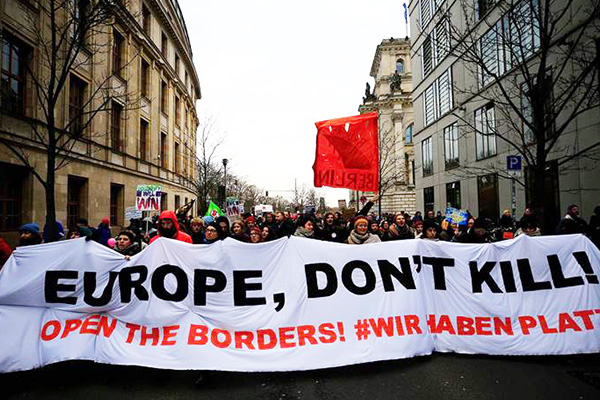 Almanya’da binlerce kişi sığınmacılar için yürüdü