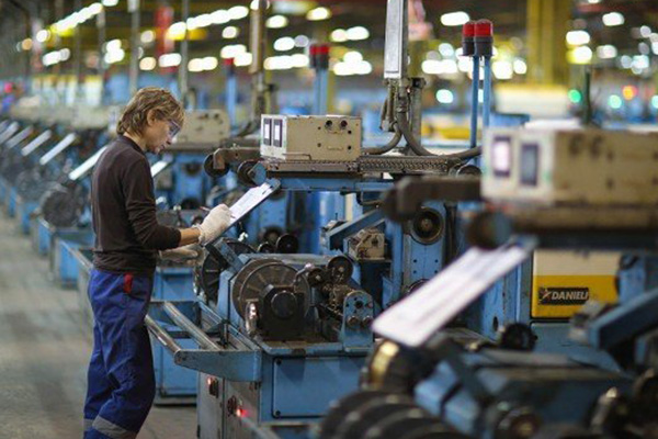 Rusya'da sanayide çarklar yavaşladı