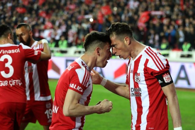 Hakan Arslan ve Emre Kılınç ligdeki 8. golünü attı