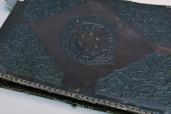 İnsan derisinden yapılmış fotoğraf albümü bulundu: Nazi dönemine ait