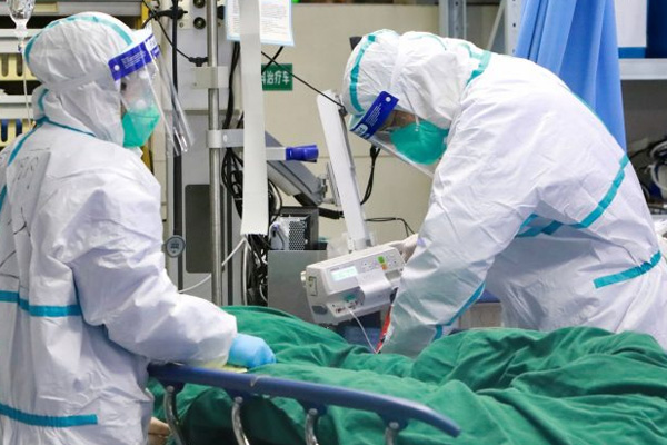 Koronavirüs yön değiştirdi: Ölüm hızı Çin'de düşerken, Avrupa'da yükseliyor