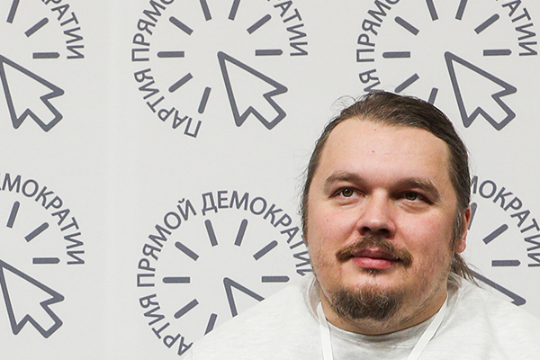 Oyun dünyasını bırakıp, parti kurdu