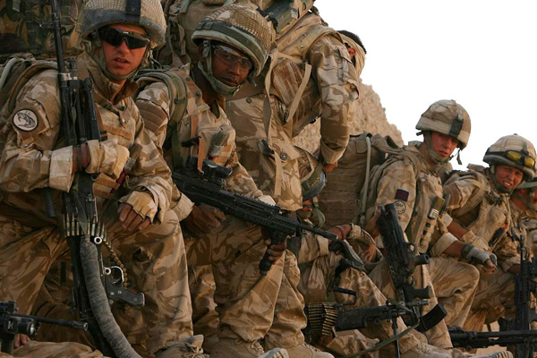 Afganistan'dan dönen 14 İngiliz askeri intihar etti