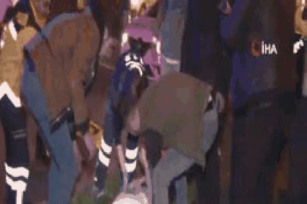 Beşiktaş’ta otomobil takla attı: 1’i ağır 2 yaralı