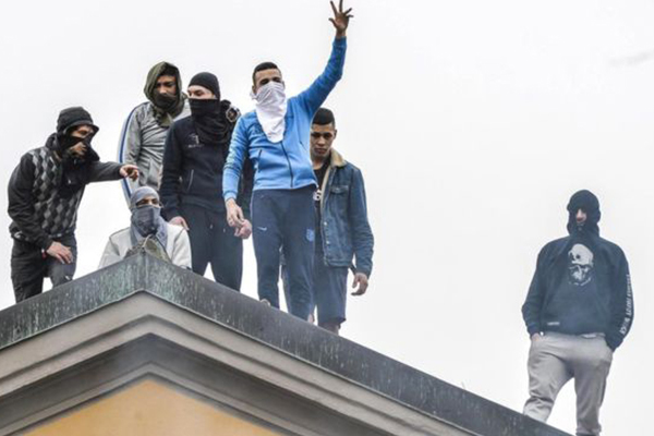 İtalya’da cezaevlerinde, koronavirüs isyanı büyüyor!