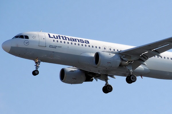 Lufthansa, koronavirüs nedeniyle 23 bin uçuşunu iptal ediyor