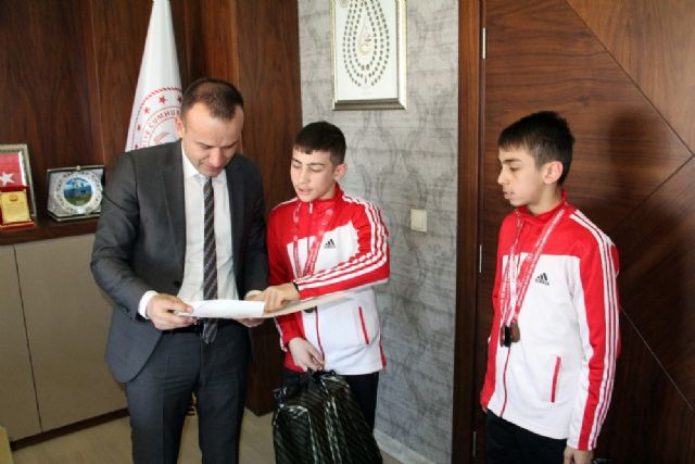 Ağrı Milli Eğitim Müdürü Tekin başarılı sporcuları kabul etti