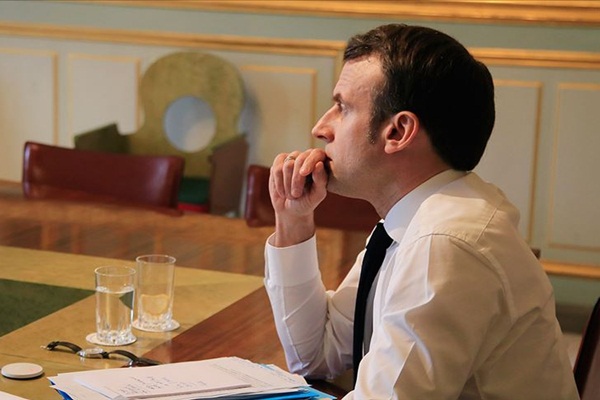 Macron: Koronavirüs nedeniyle tüm okullar kapatılacak