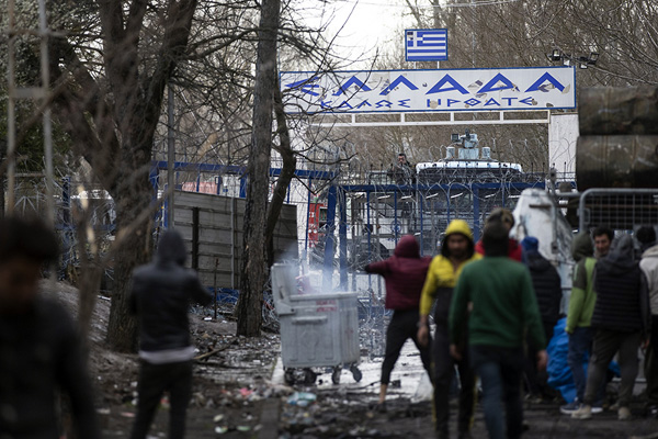 'Yunanistan'ın sınırındaki sığınmacılarda koronavirüs yok'