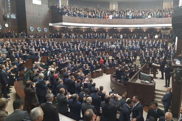 AK Parti'nin grup toplantısı iptal edildi