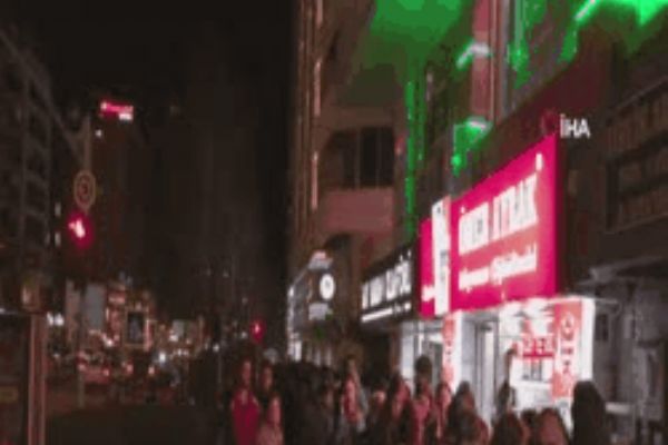 Sarıyer’de hareketli anlar: Şüpheli pankart polisi harekete geçirdi