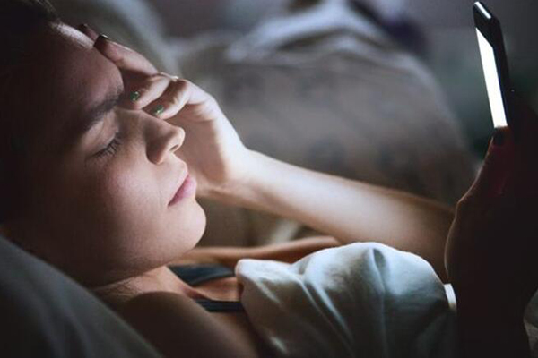 Siz uyurken telefonunuzun neler yaptığının farkında mısınız?