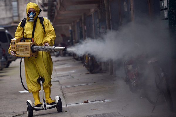 Ebola'yı keşfeden bilim insanı: Korona Ebola'dan çok, çok daha kötü