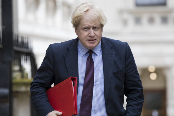 İngiltere'nin koronavirüs kumarı: Halkın yüzde 60'ına yayılması beklenecek