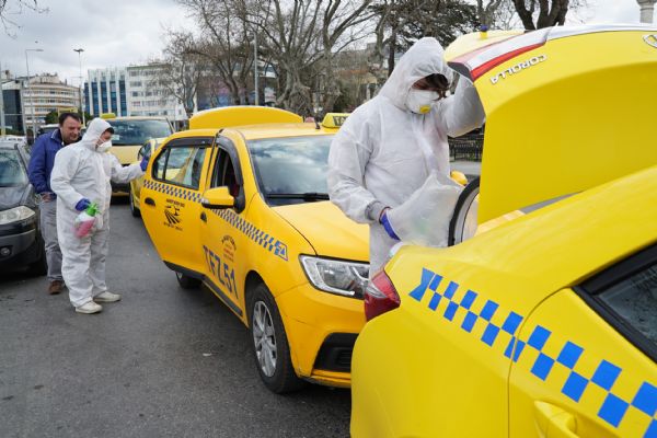 Taksiciler mobil ozonla dezenfekte ediyor