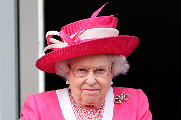 'Paniğe gerek yok' demişti, Sarayı terk etti