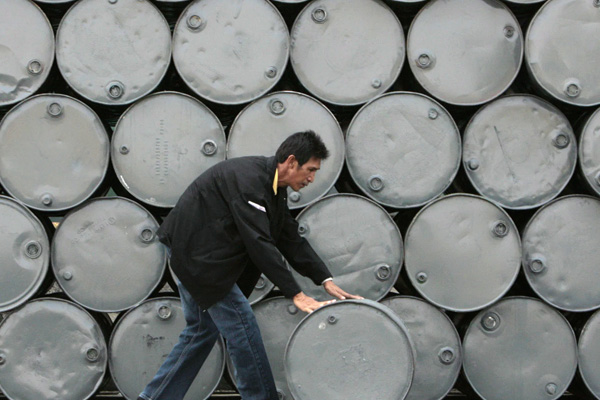 Petrol fiyatları haftaya sert düşüşle başladı