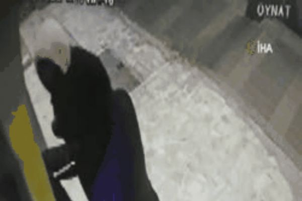 Üsküdar’da maskeli PTT soygunu kamerada