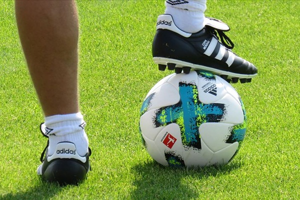 Almanya'da futbol karşılaşmaları askıya alındı