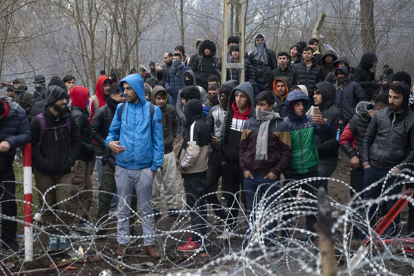 150 bine yakın mülteci Yunanistan'a geçiş yaptı