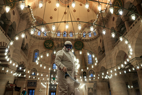 Bilim Kurulu Üyesi: Türkiye'de henüz sokağa çıkma yasağına ihtiyacımız yok