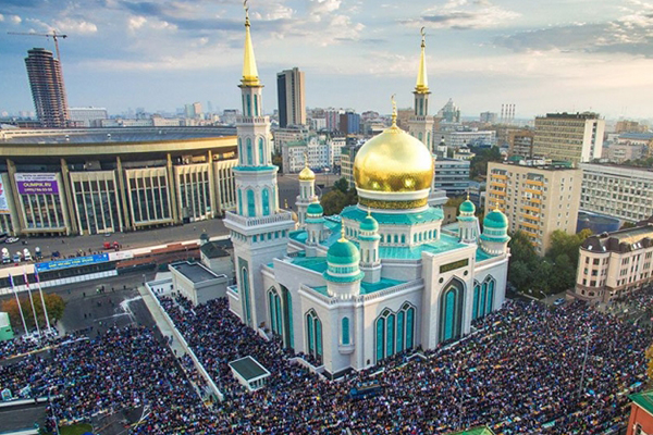 Moskova'da koronavirüs nedeniyle, Merkez Camii’nde 24 saat Kuran okunuyor