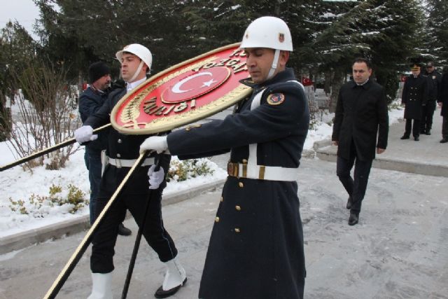 Sade tören düzenlendi